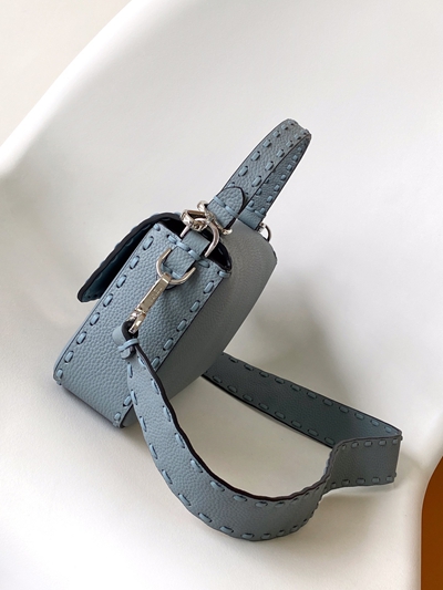 フェンディバッグ側面デザイン